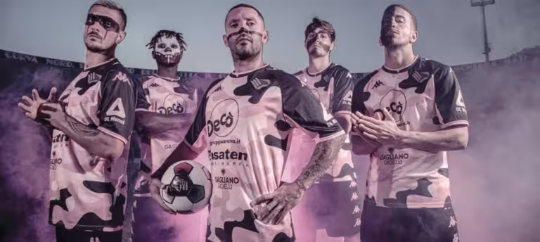 The third jersey was presented. The new Kombat Third