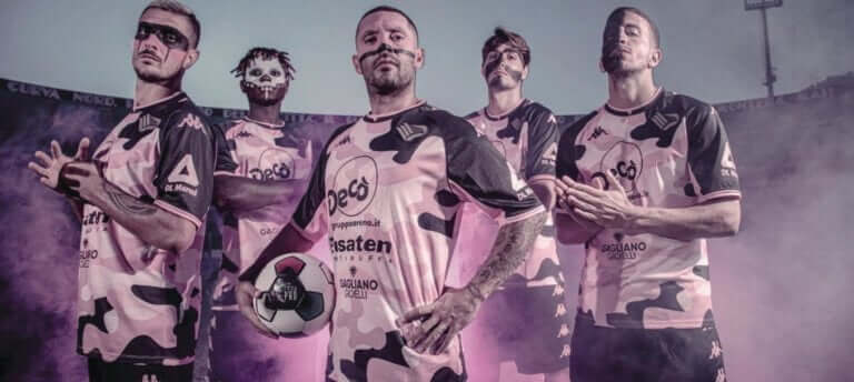 The third jersey was presented. The new Kombat Third