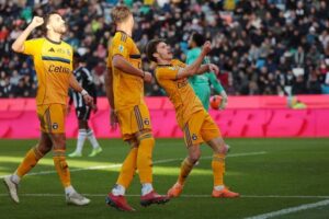 Sunsets, social media in flames: Palermo fans protest, the player's...