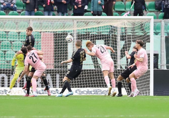Serie B, Palermo-Entella 3-0: Barbera is a fortress, seventh victory...