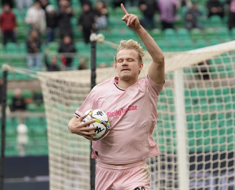 Serie B, Palermo-Sudtirol 3-0: rosanero finish fourteenth in a row