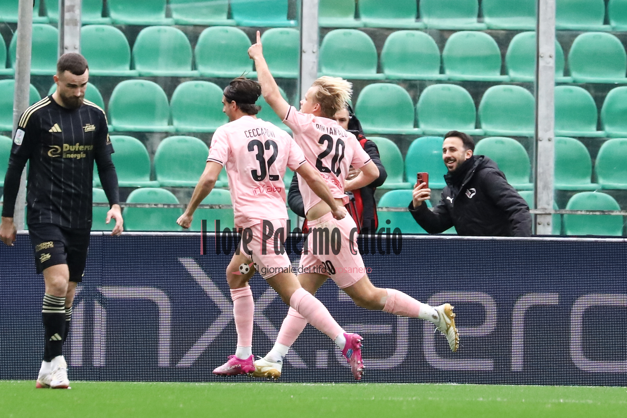 Repubblica: “Palermo makes it thirteen and overwhelms Entella in the...