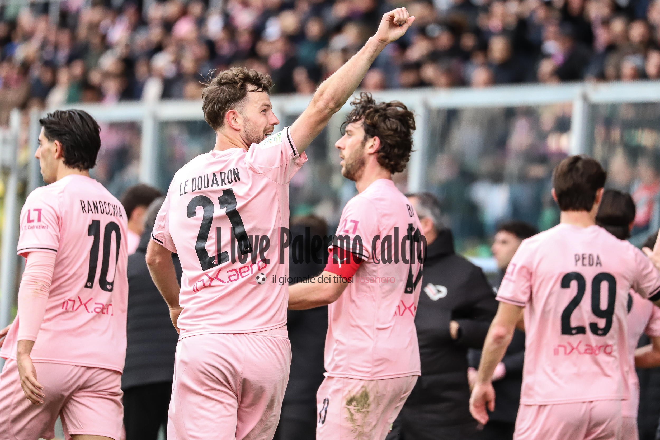 Palermo-Sudtirol: Le Douaron celebrates the goal on social media
