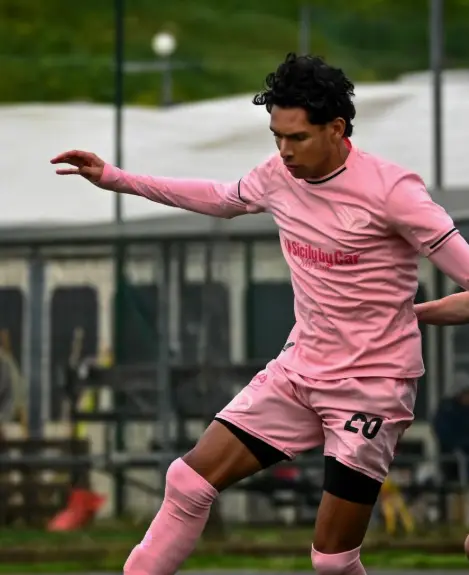 Spring, Palermo-Pescara at the Pasqualino: rosanero looking for...