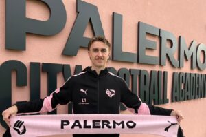 VIDEO – Johnsen is in Palermo: the social presentation