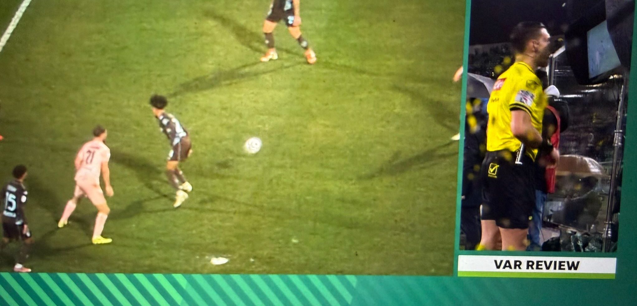 Palermo-Empoli, rosanero protests for a possible handball: after the...