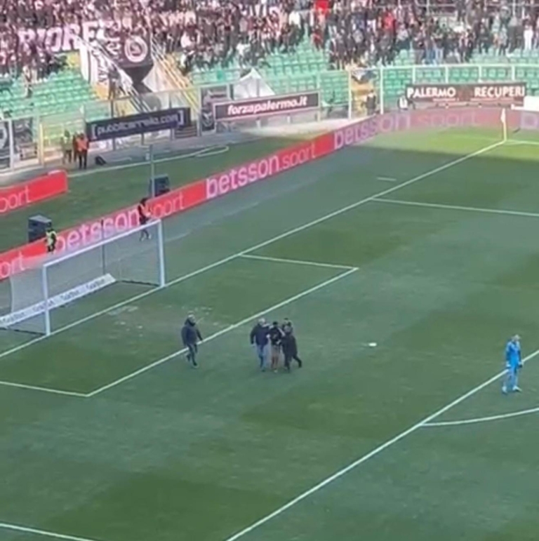 Palermo-Südtirol 1-0: Pohjanpalo scores, pitch invasion at Barbera