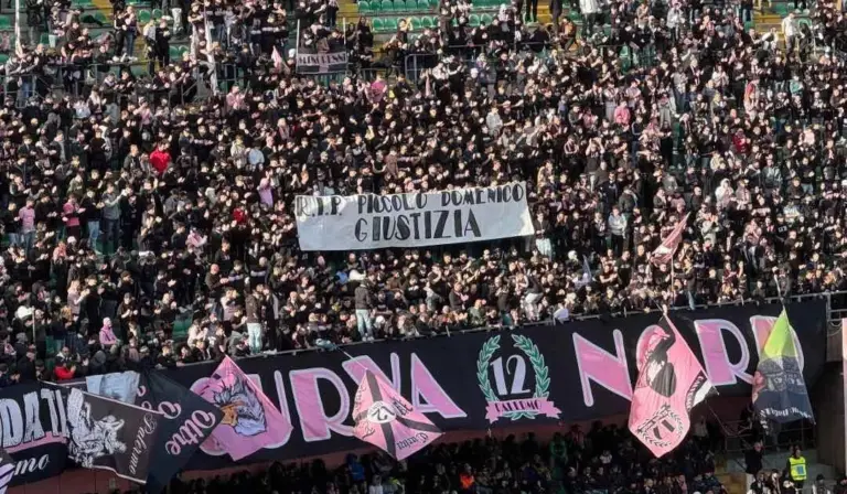 A banner for little Domenico from the Palermo curve: and the stadium...