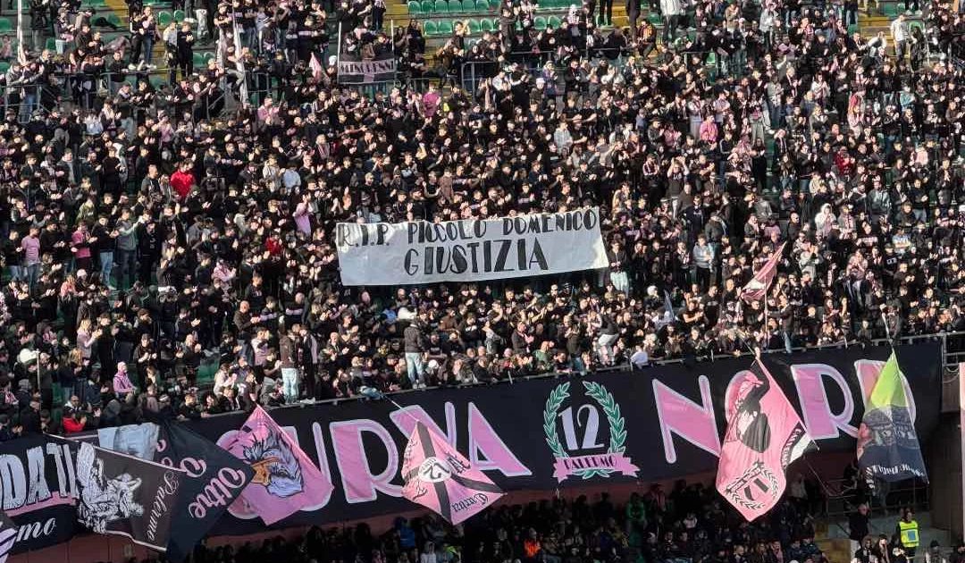 A banner for little Domenico from the Palermo curve: and the stadium...