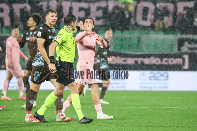 Repubblica: "Palermo are in sixth gear. Three goals for second-placed...