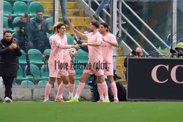 Palermo overwhelming: 3-0 at Entella, 13th useful result and 48 points
