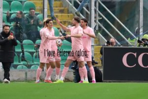 Palermo overwhelming: 3-0 at Entella, 13th useful result and 48 points