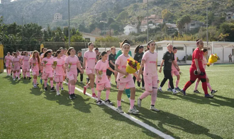 Palermo Women, 8 March celebration on the pitch: the players enter...