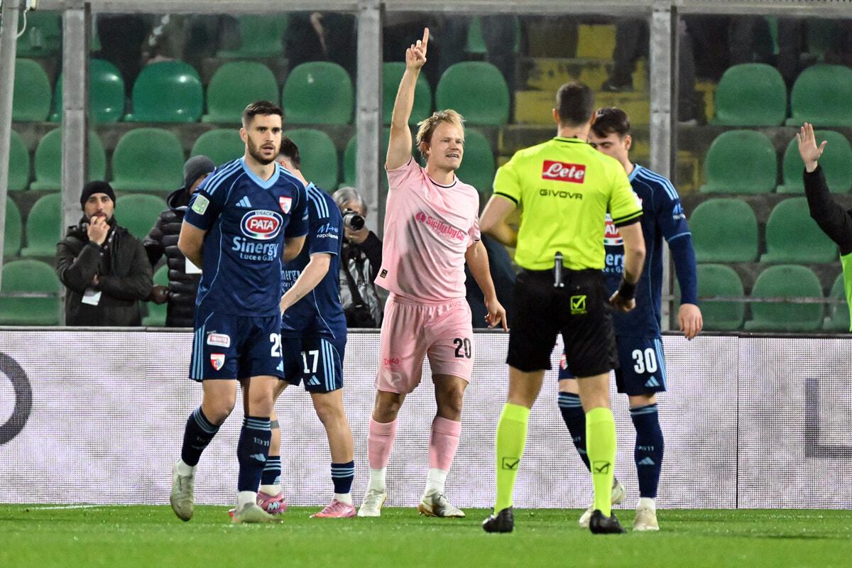 Serie B, Palermo-Mantova 2-1: ninth home win, difficult final