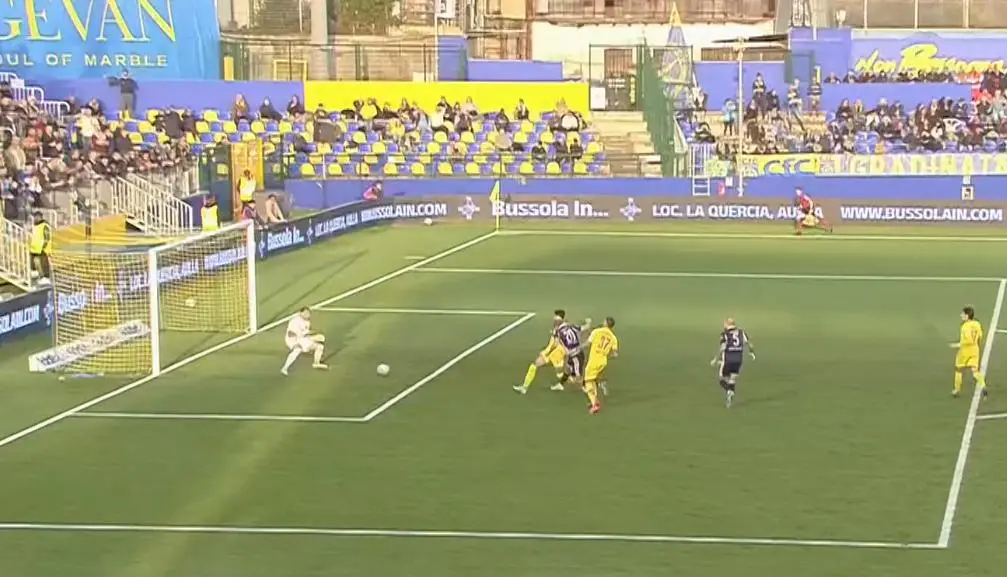 Serie B, Carrarese-Palermo 0-1: Pohjanpalo decides in the 20th...