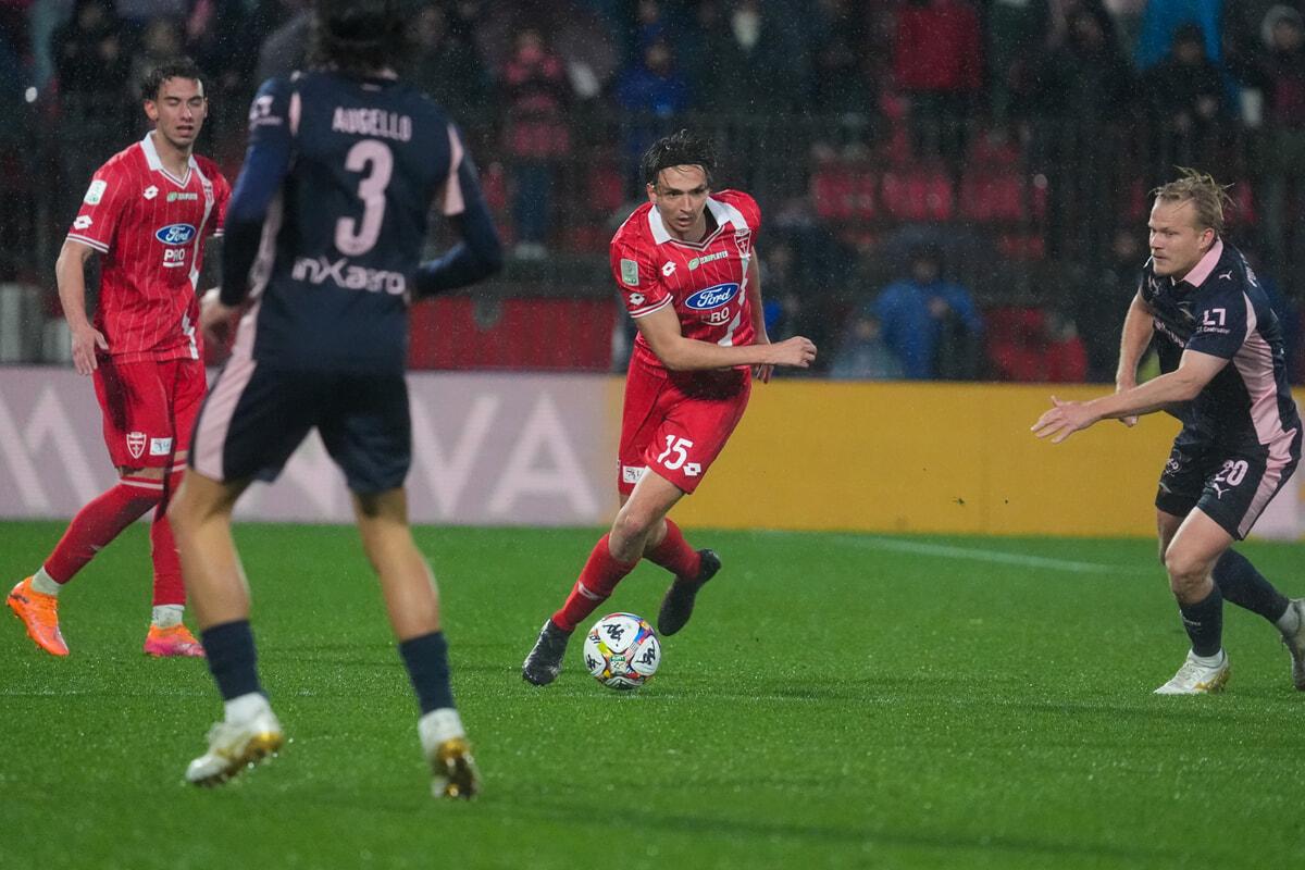 Serie B, Monza-Palermo 3-0: Brianza ruthless, Palermo wastes and pays...