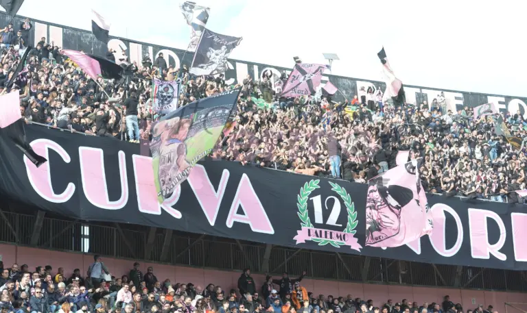 VIDEO – Palermo, the welcome of the fans upon returning from Carrara