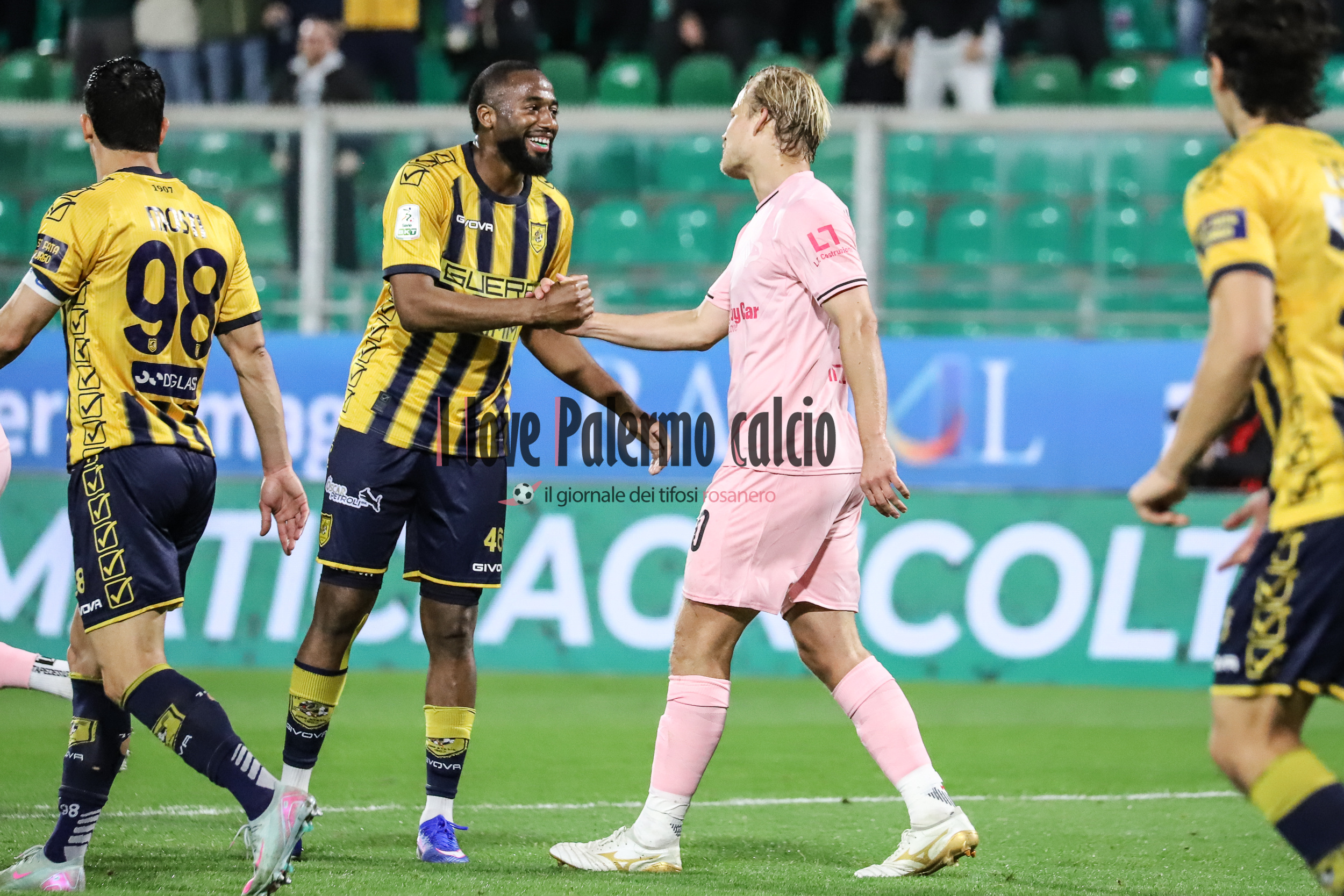 Giornale di Sicilia: "Palermo, Pohjanpalo examined by the greats"