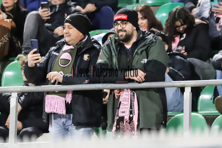 Repubblica: "The pink fans still believe in it. Sold out trip to...