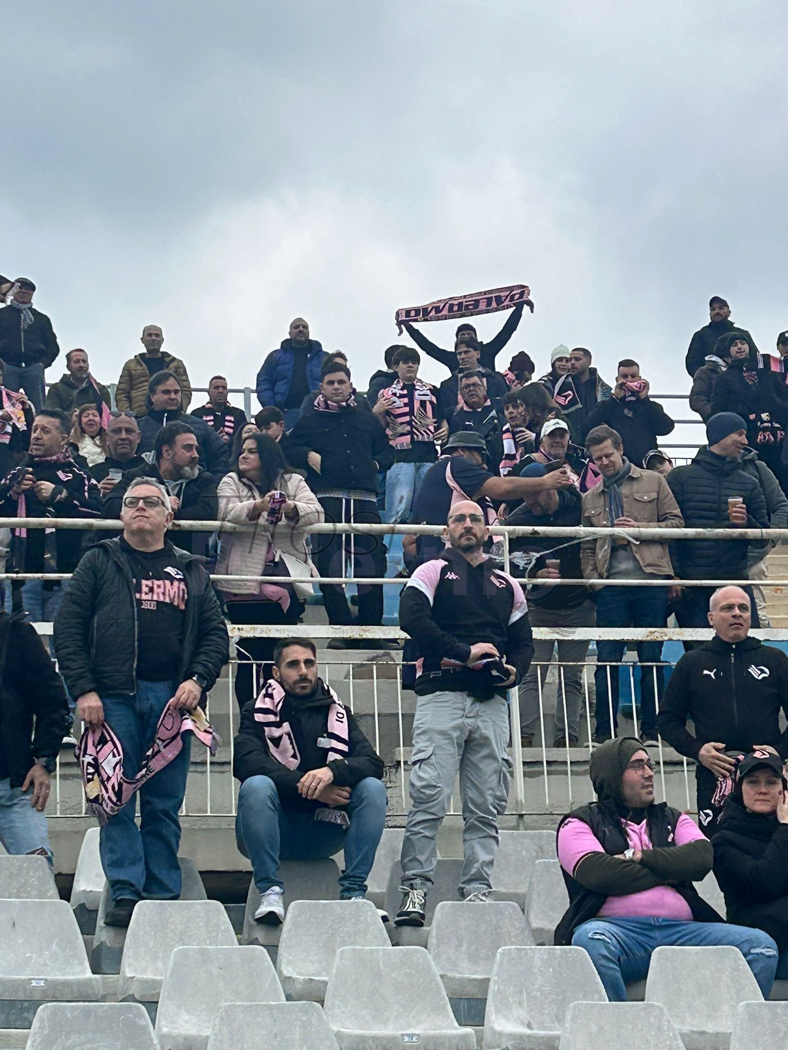 VIDEO – Palermo, the fans charge the team after the KO against Pescara