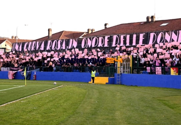 Palermo, the fans charge: triumphal welcome upon returning from...