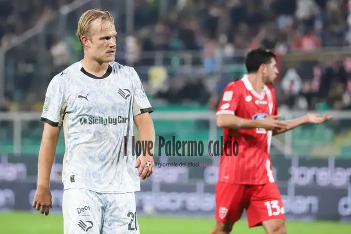 Repubblica Palermo: "Four teams competing, many direct clashes. Serie...