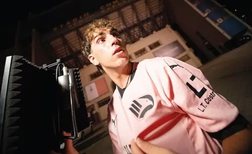 The rosanero indie pop of Albe.X: «My dream is to play at the Palermo...