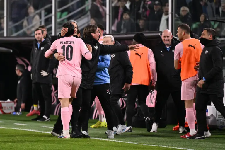 Palermo, hot night in Frosinone. There's a share of Serie A up for...
