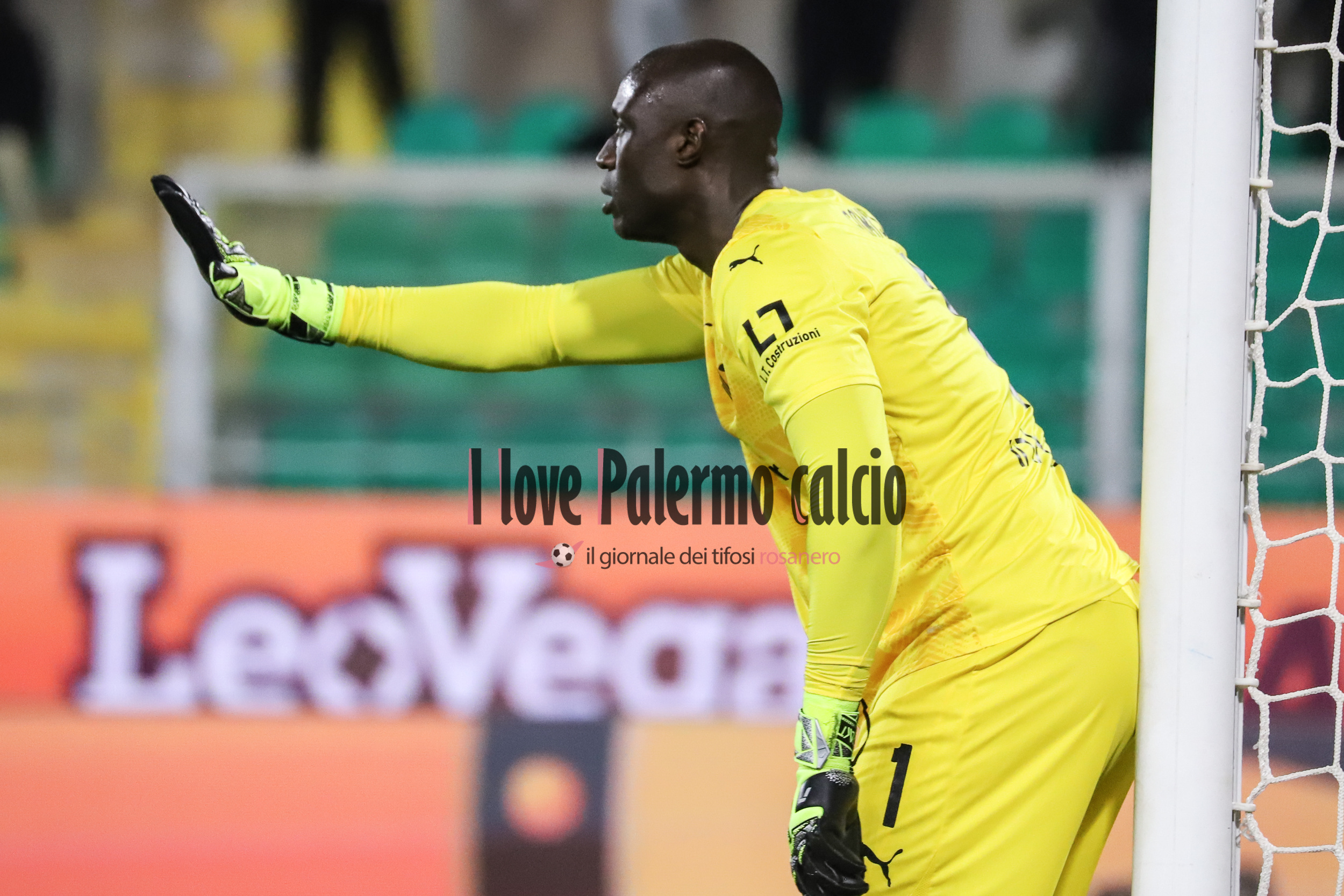 Giornale di Sicilia: "Gomis is in goal. The probable lineups for...