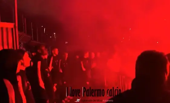 Palermo, return in the night after Frosinone: fans celebrating at the...