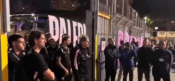 Palermo, night of affection at the "Barbera": fans welcome the team...