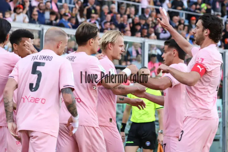Repubblica: "Rosa, party for 30 thousand. Cesena defeated with a...