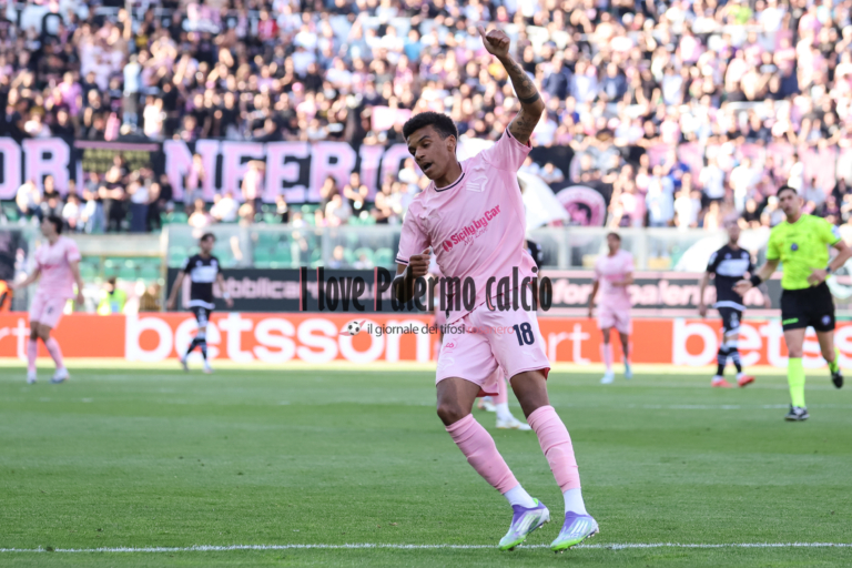 Giornale di Sicilia: "A poker of assault wings. It's a Palermo at...