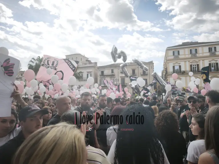Palermo in tears for Alessia: the city's last hug to the little...