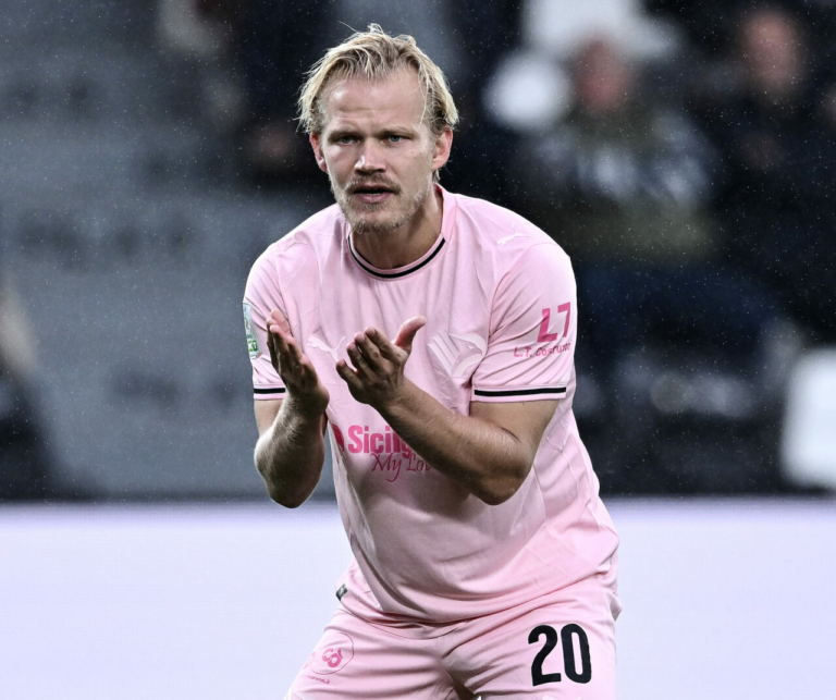 Palermo dominates and wins, but 2-0 is not enough: Catanzaro goes to...