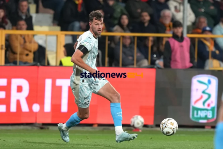 Palermo, three players receive a warning. Injury for Le Douaron