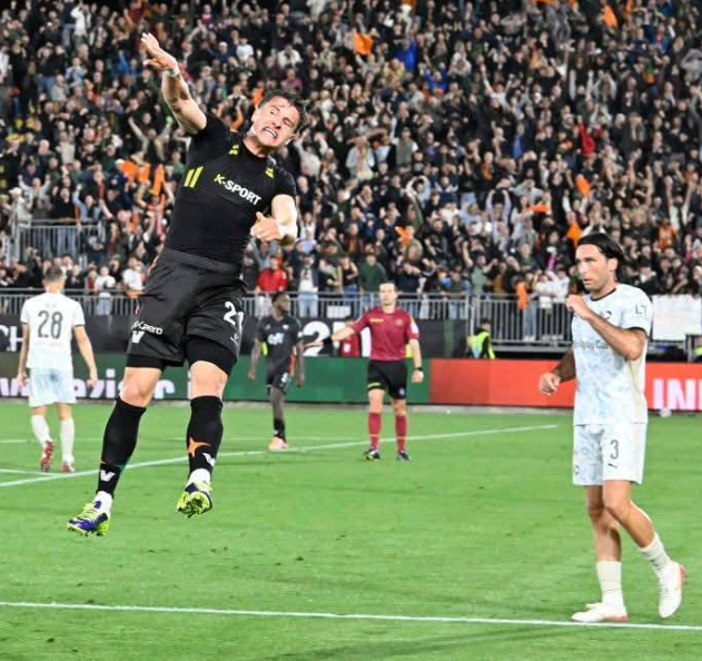 Sicilian newspaper: "Le Douaron and Palumbo stopped by the woods. The...