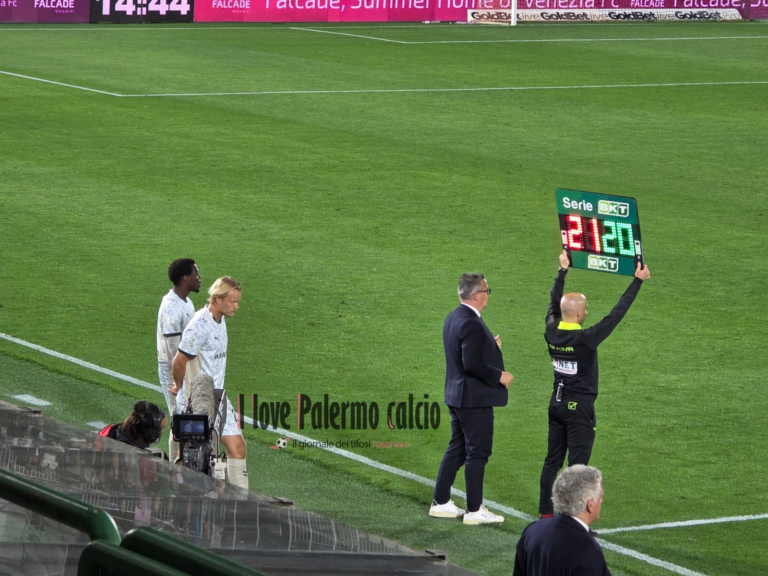 Venice-Palermo: Pohjanpalo welcomed onto the pitch by whistles from...
