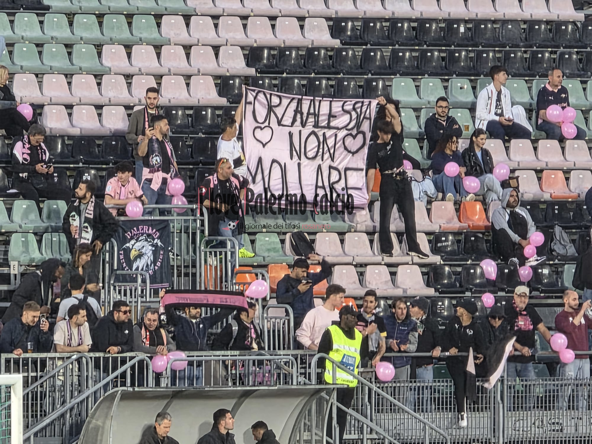 Venice-Palermo, the Rosanero fans do not forget Alessia: a banner was...