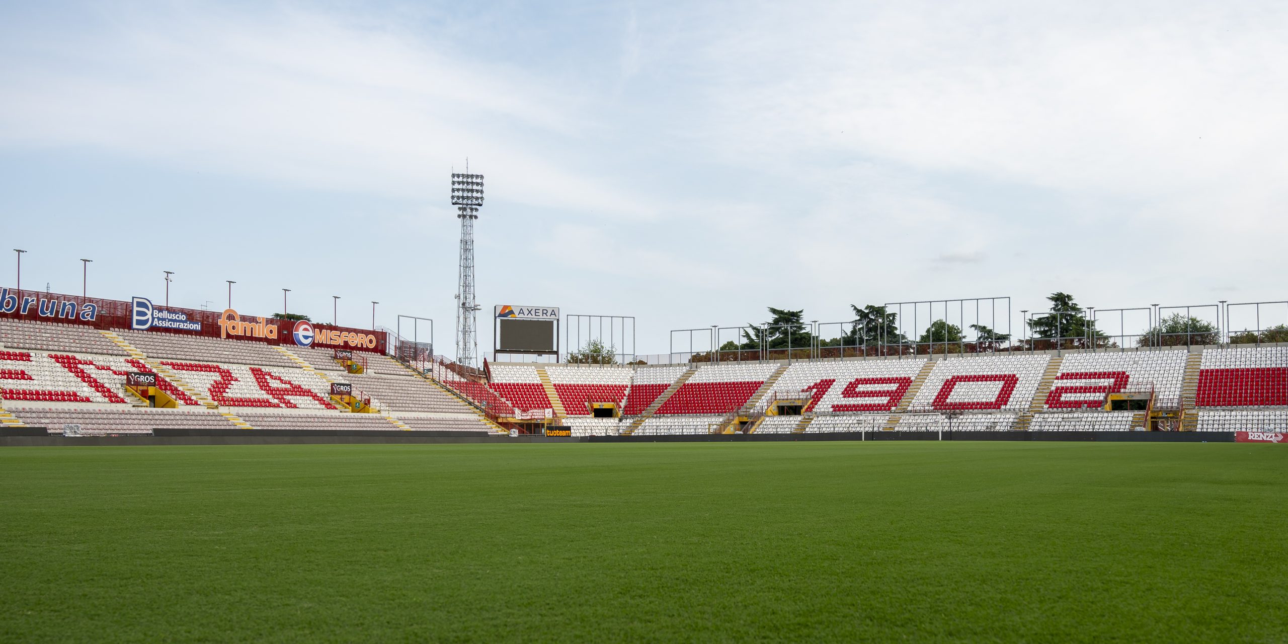 Menti's emotional tribute to Guidolin during Vicenza-Novara