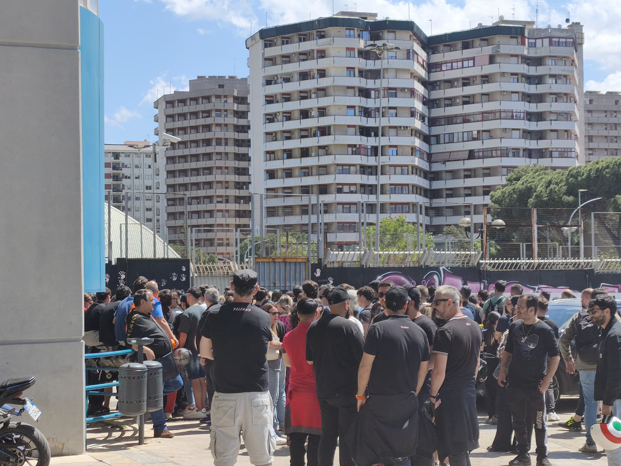 Repubblica: "Palermo mourns Alessia. Thousands say goodbye to the...
