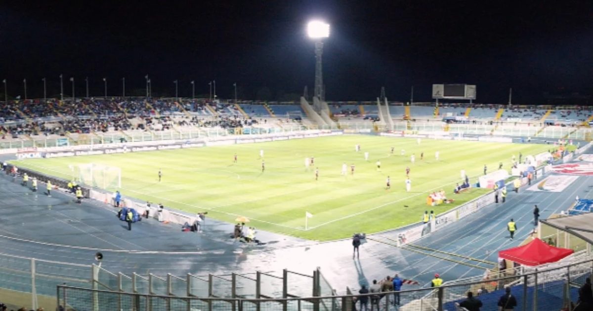 Pescara – Spezia, Wild West scenes: injured officers, paper bombs and...