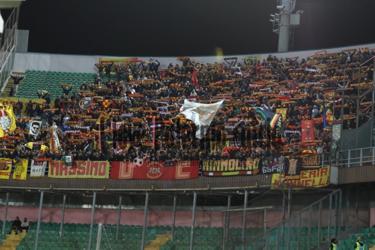 Catanzaro, harsh statement from Curva Massimo Capraro: "No more bans"