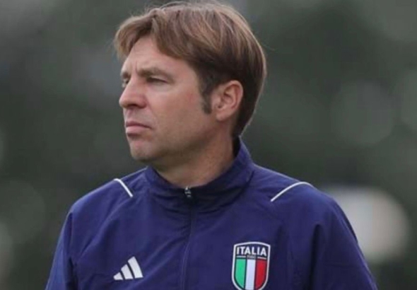 Excl. Palermo Primavera: Enrico Battisti near the bench