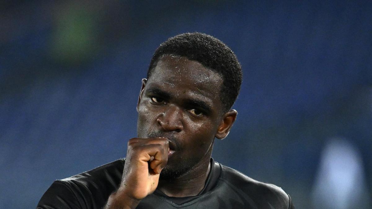 Palermo, eyes on Luvumbo: Cagliari sets the price, negotiations open...
