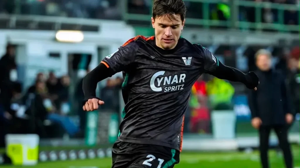Palermo transfer market, interest in Compagnon: contacts with Venezia