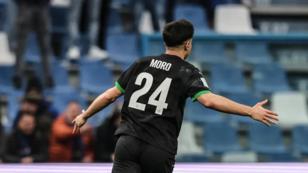 Transfer market B: Avellino on Luca Moro. Sirens from A for Favasuli...