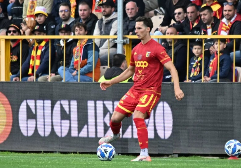 Palermo, eyes on Cassandro: the defender could represent an ideal...