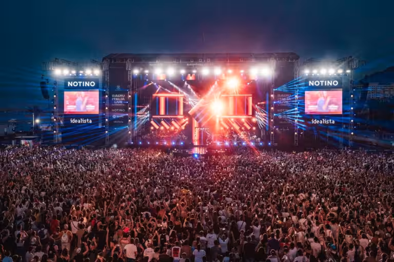 Palermo sings with Radio Italia: 47 thousand people at the Foro...