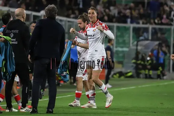 Pedullà: "Palermo, pressing for Moreo. De Luca remains a concrete...